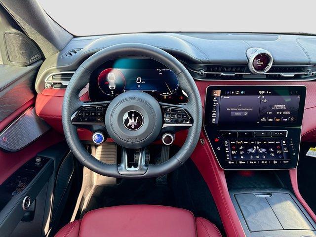 new 2025 Maserati Grecale car