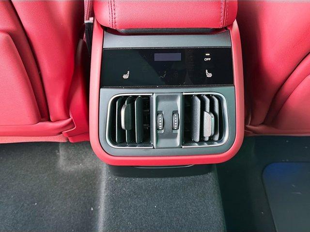 new 2025 Maserati Grecale car