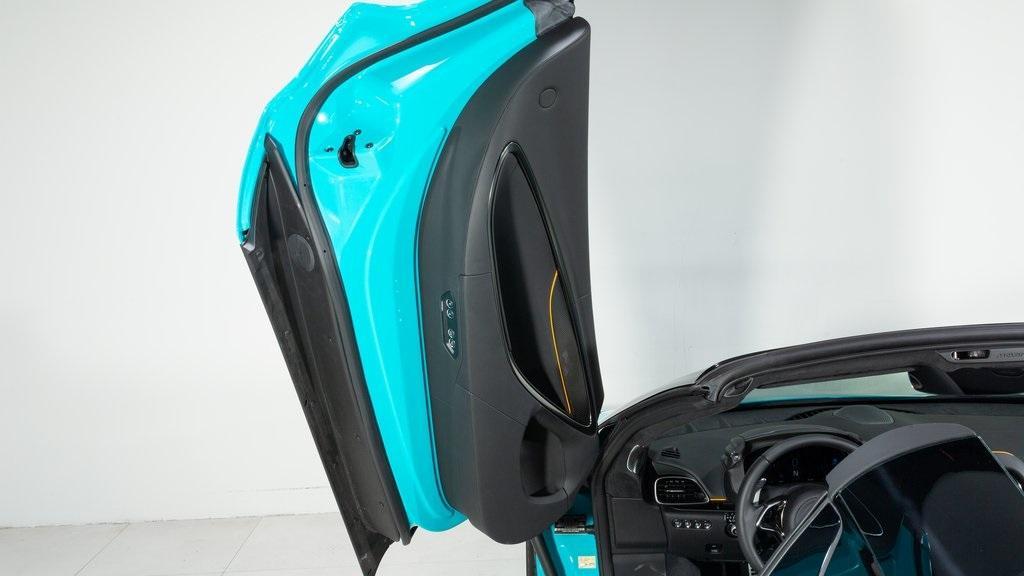 new 2025 McLaren Artura car, priced at $346,440