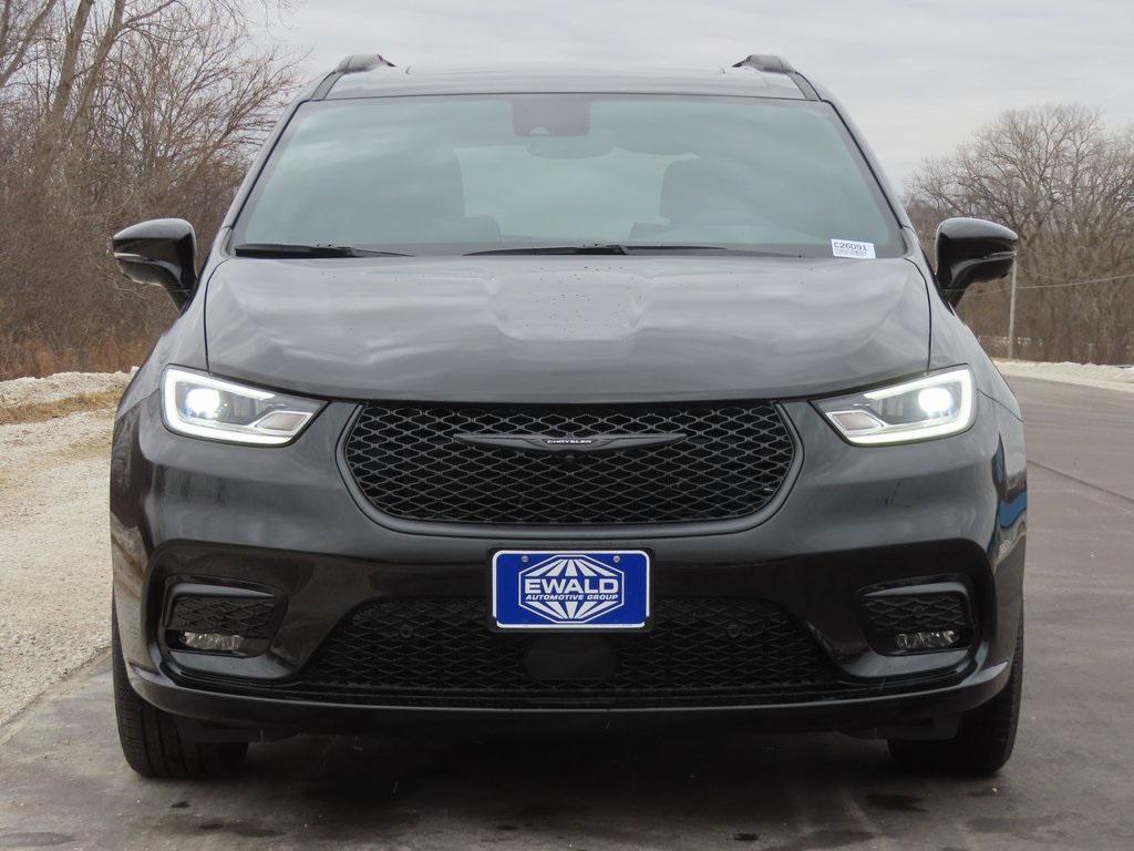 new 2026 Chrysler Pacifica car, priced at $51,646