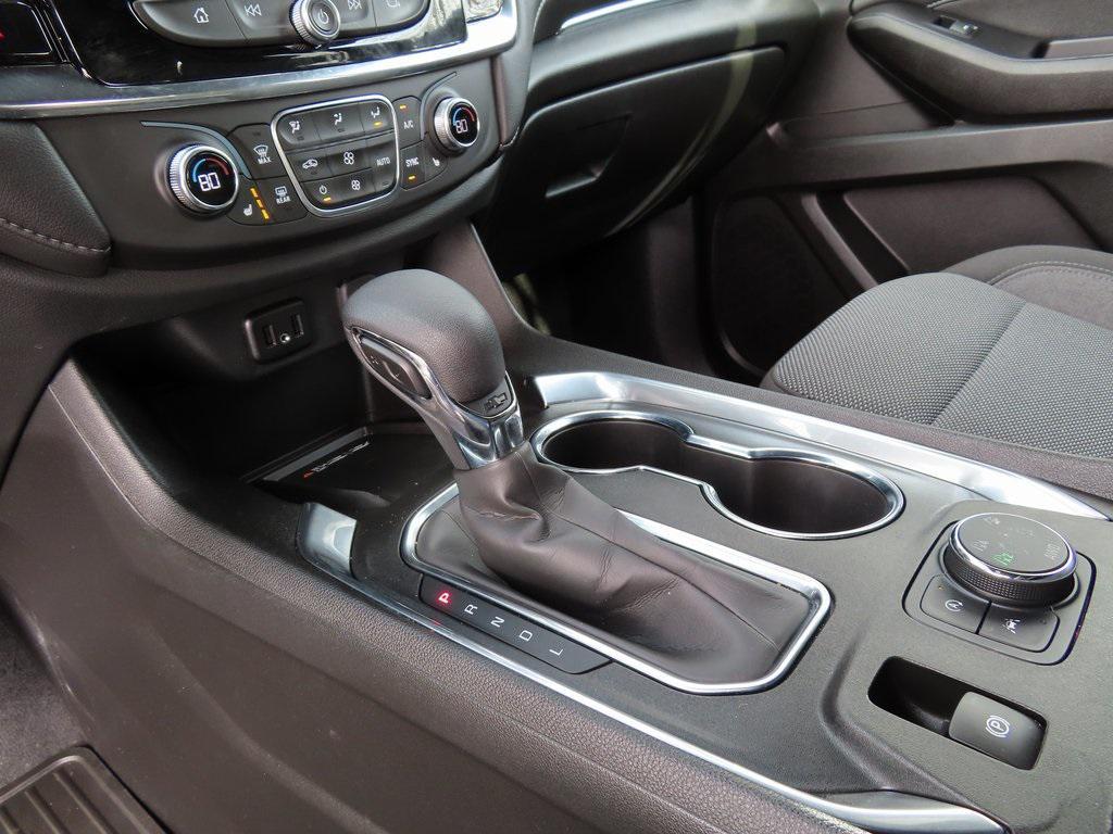 used 2023 Chevrolet Traverse car, priced at $26,359