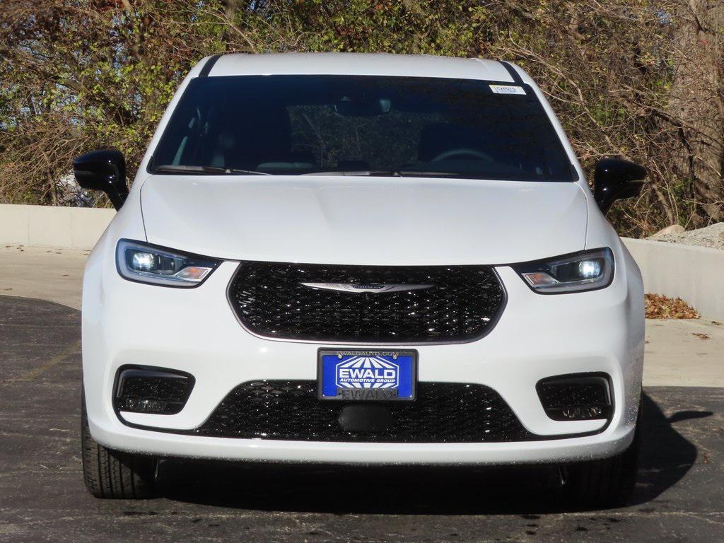 new 2026 Chrysler Pacifica car, priced at $45,016