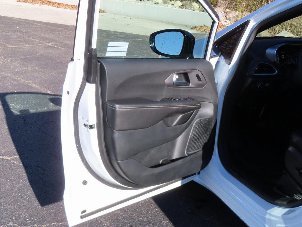 new 2026 Chrysler Pacifica car, priced at $45,016