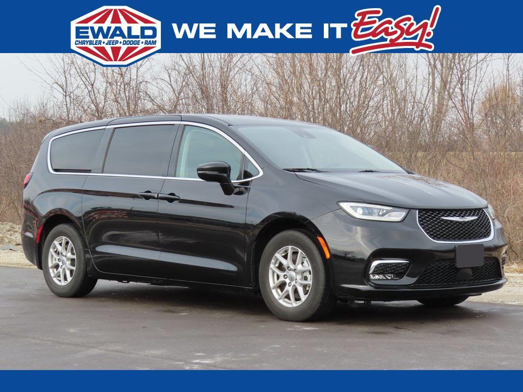 used 2024 Chrysler Pacifica car, priced at $28,627