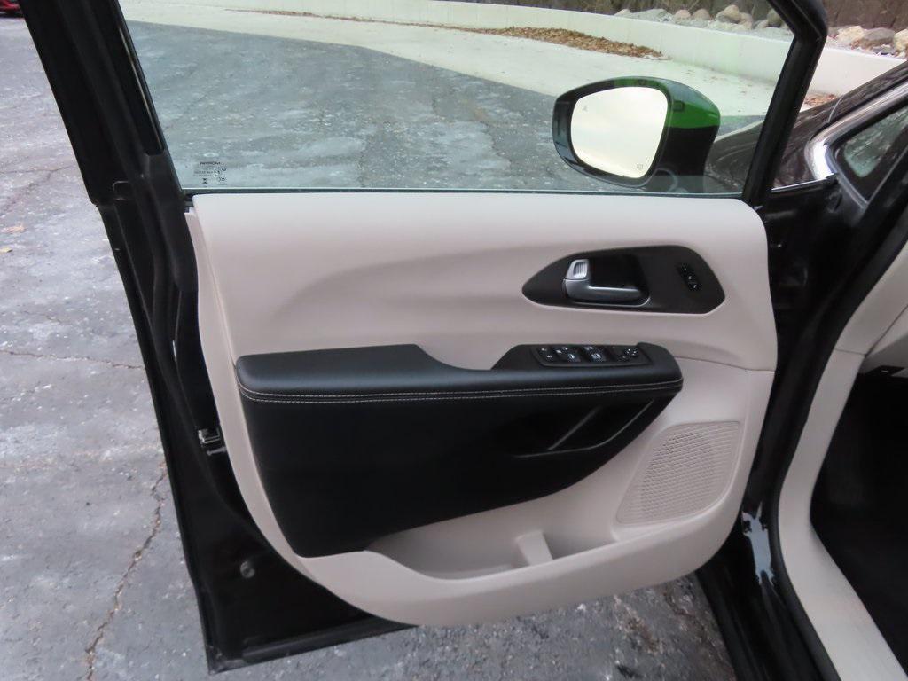 used 2024 Chrysler Pacifica car, priced at $25,297