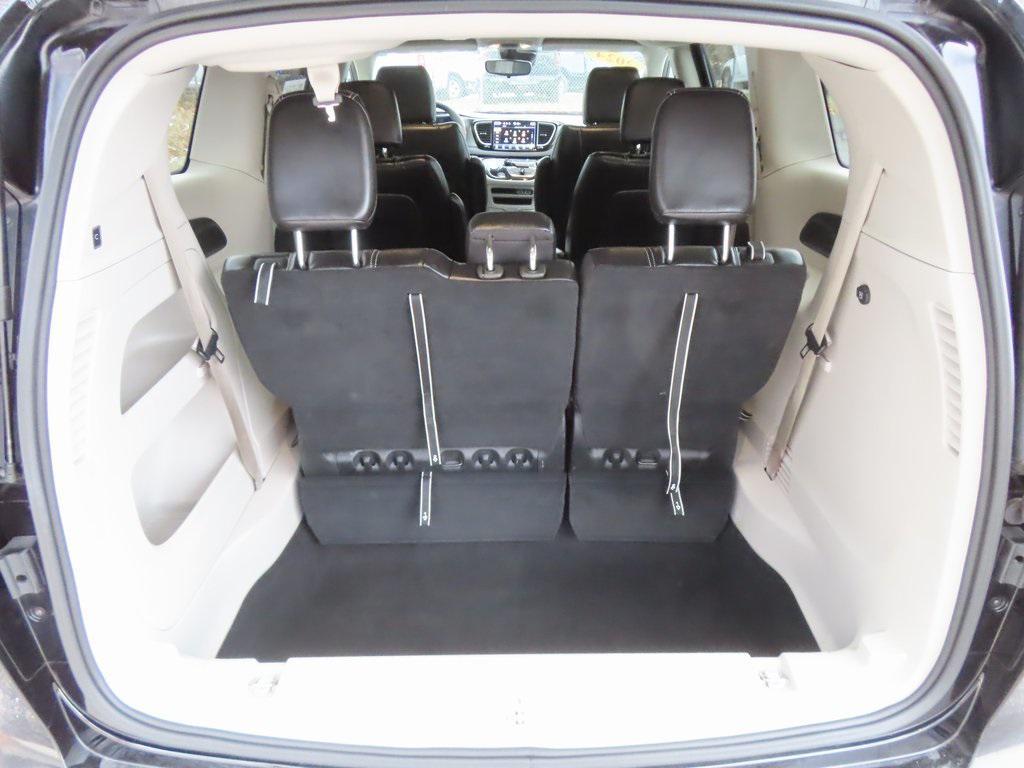 used 2024 Chrysler Pacifica car, priced at $25,297