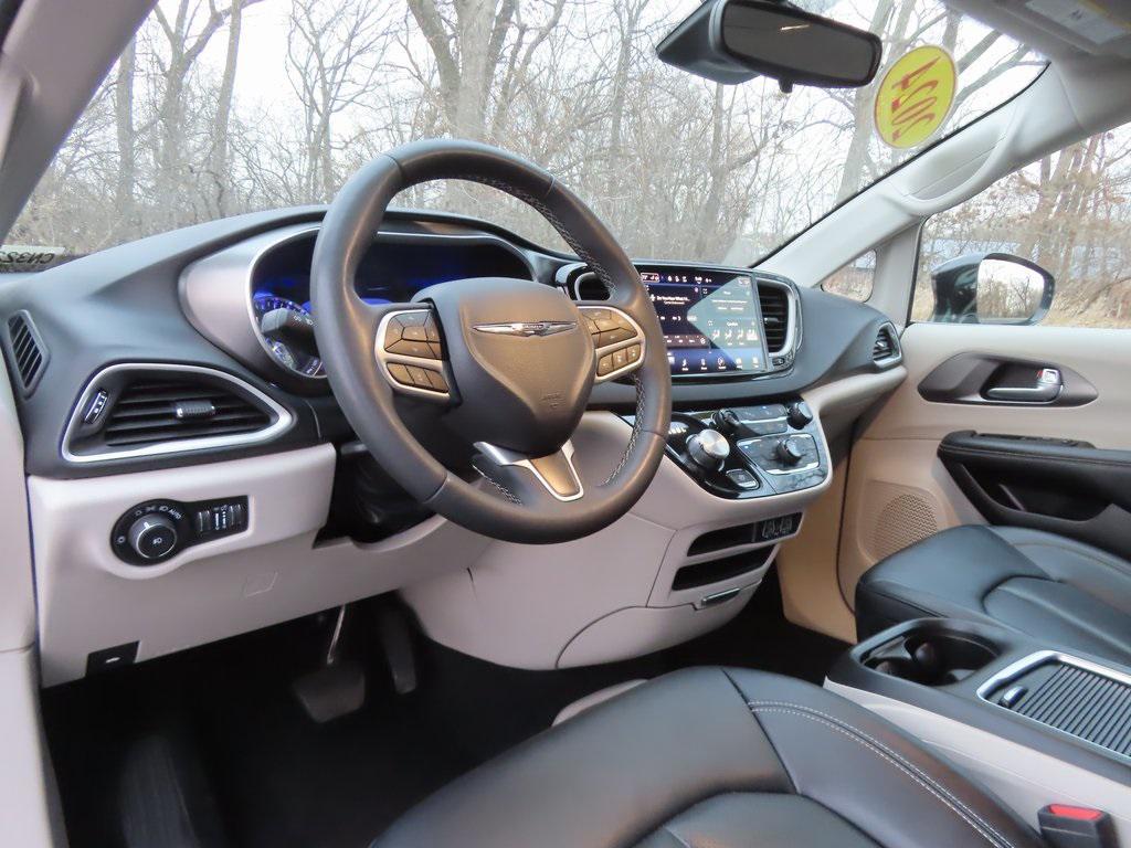 used 2024 Chrysler Pacifica car, priced at $25,297