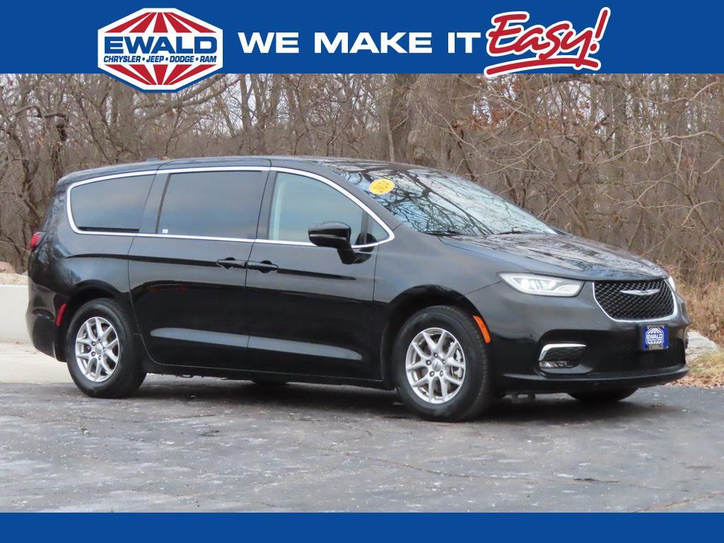 used 2024 Chrysler Pacifica car, priced at $25,297