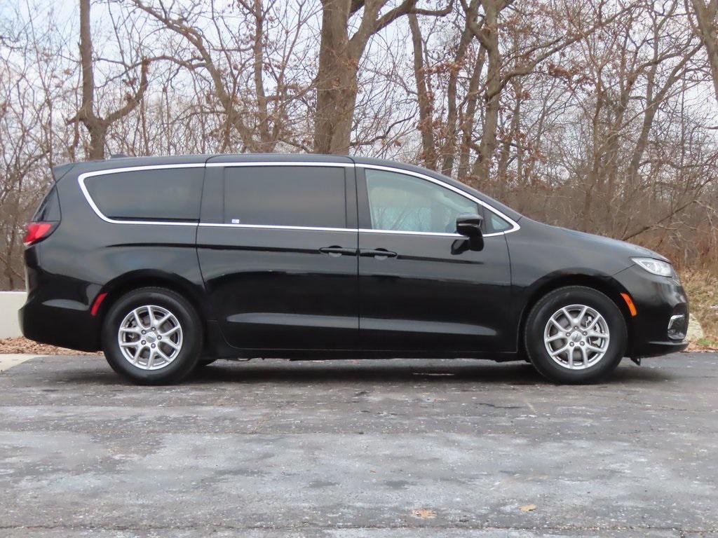 used 2024 Chrysler Pacifica car, priced at $25,297