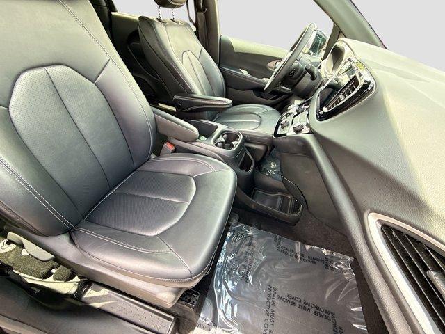 used 2025 Chrysler Pacifica car, priced at $26,363