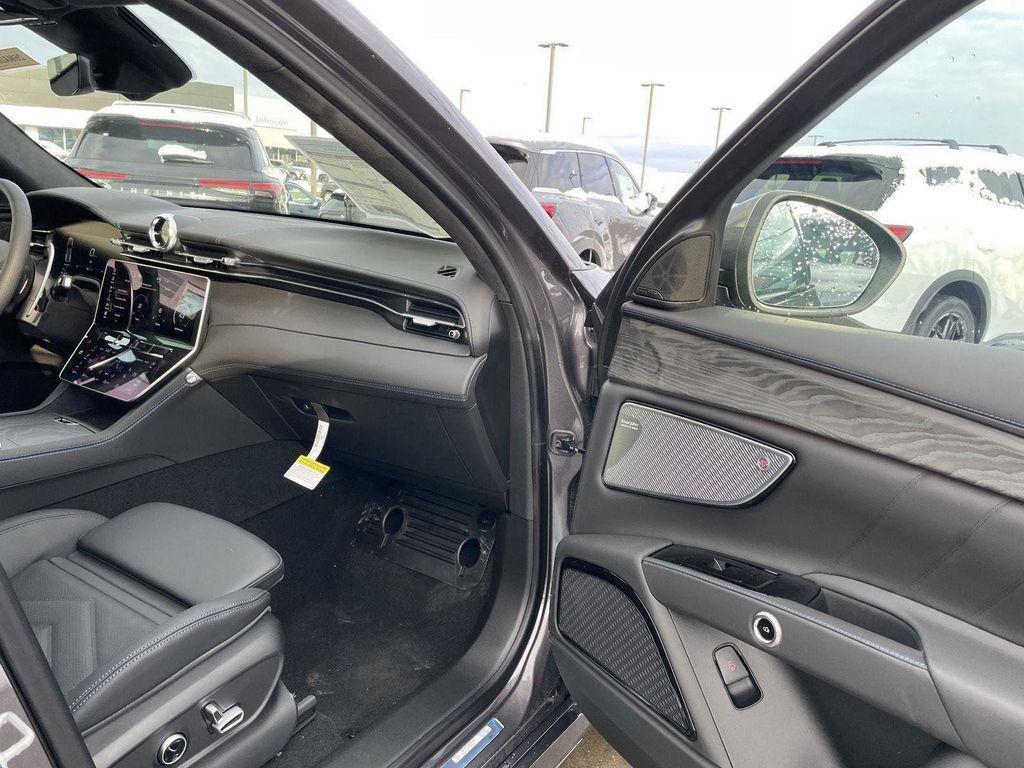 new 2026 Maserati Grecale car, priced at $92,245