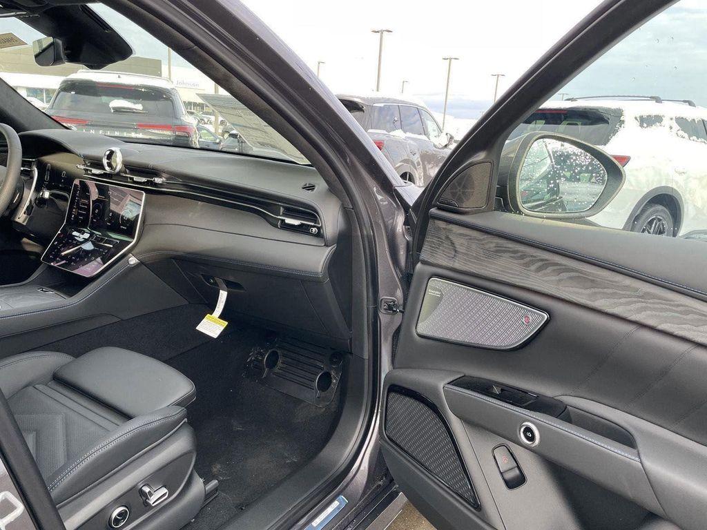 new 2026 Maserati Grecale car, priced at $92,245