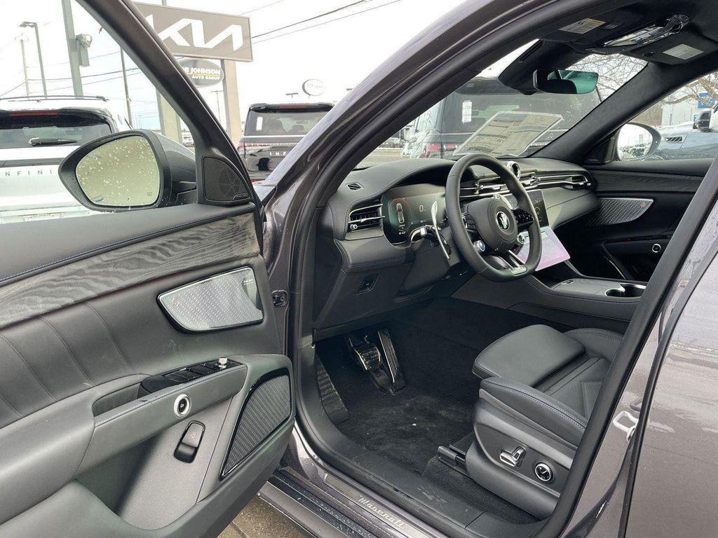 new 2026 Maserati Grecale car, priced at $92,245