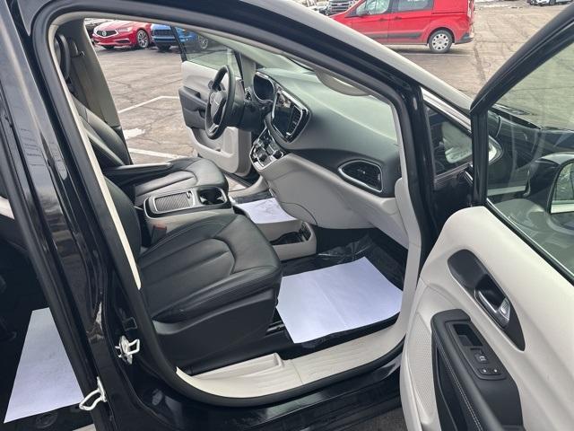 used 2024 Chrysler Pacifica car, priced at $27,995