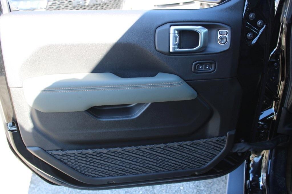 new 2026 Jeep Gladiator car, priced at $58,300