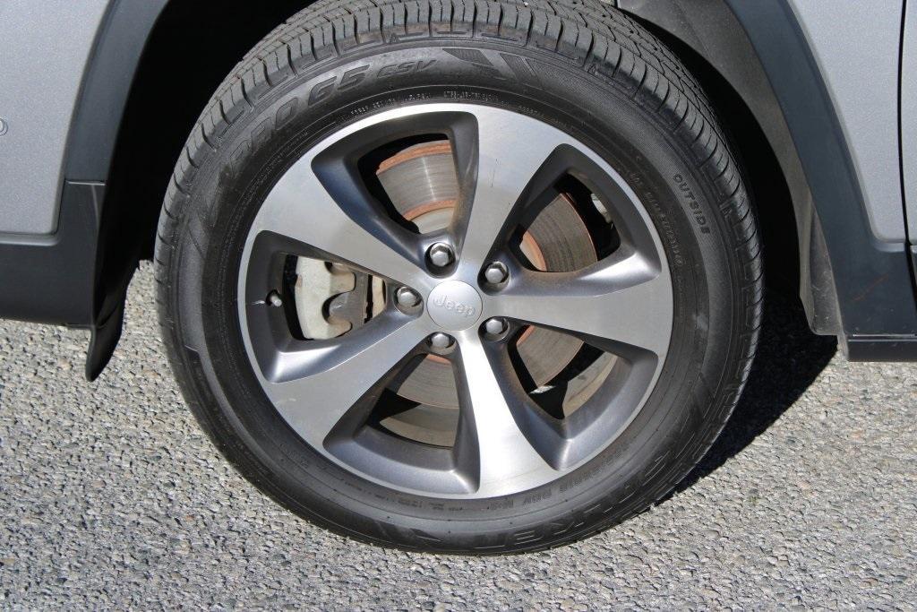 used 2021 Jeep Cherokee car, priced at $18,698