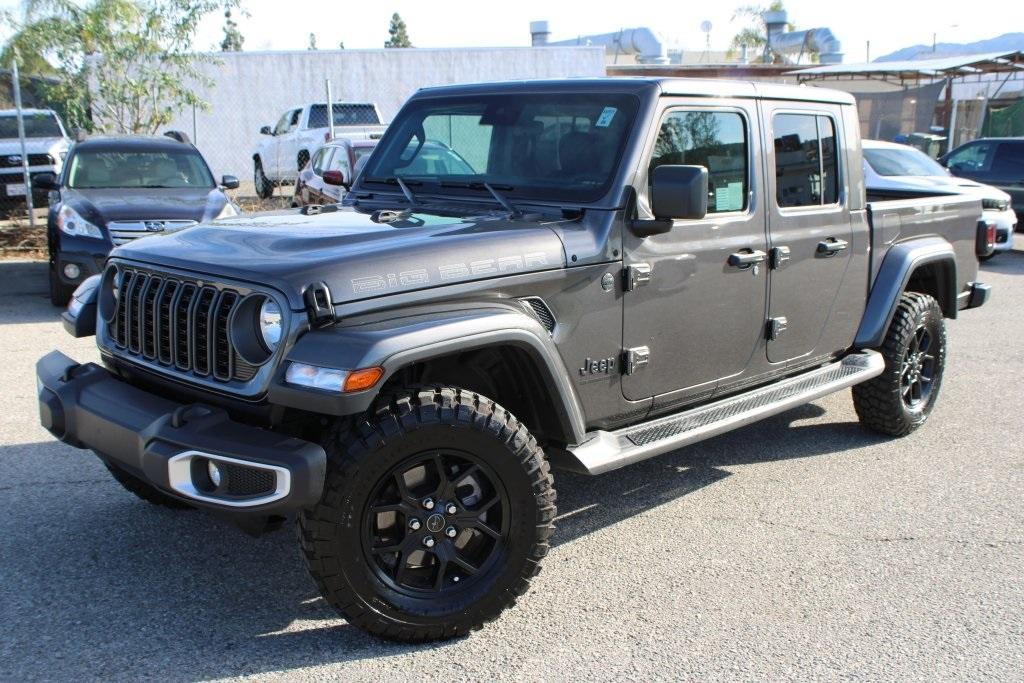 new 2025 Jeep Gladiator car, priced at $41,435