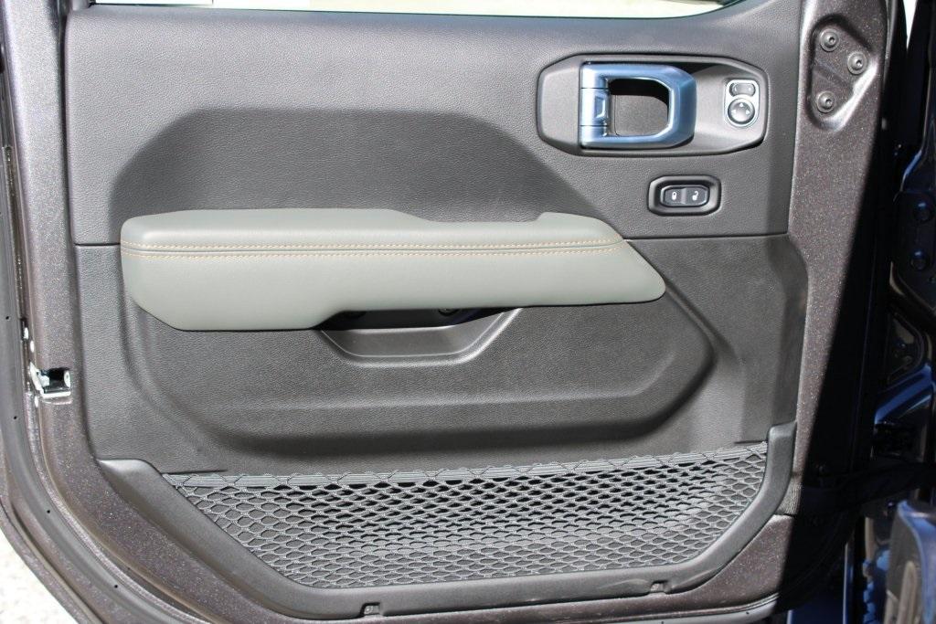 new 2026 Jeep Gladiator car, priced at $58,300