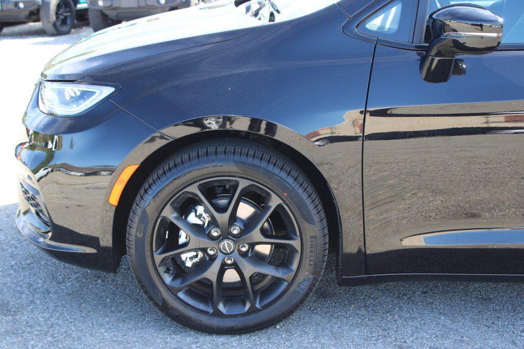 new 2026 Chrysler Pacifica car, priced at $45,620