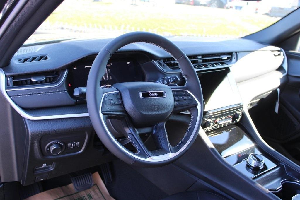 new 2025 Jeep Grand Cherokee car, priced at $32,975