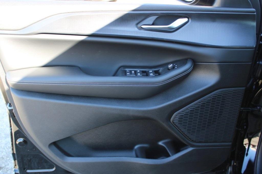 new 2025 Jeep Grand Cherokee car, priced at $32,975