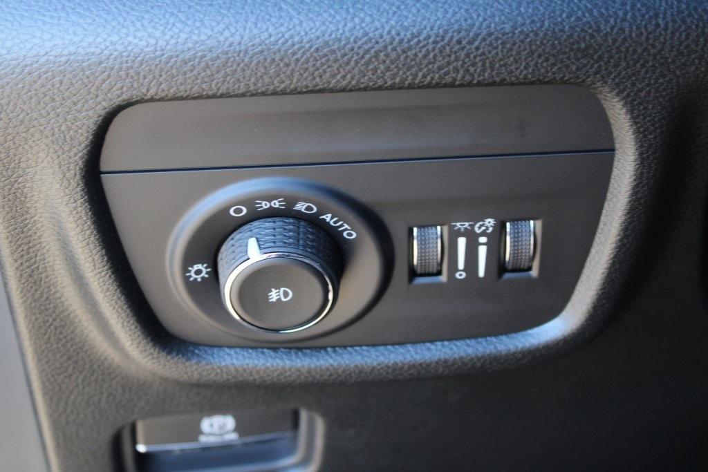 new 2025 Jeep Grand Cherokee car, priced at $47,985