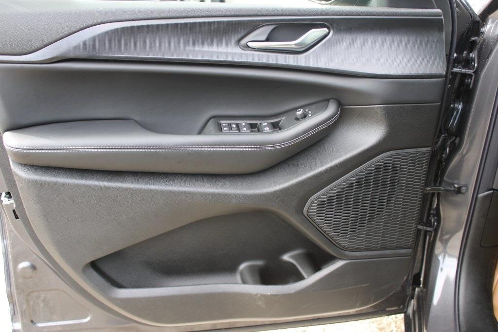 new 2025 Jeep Grand Cherokee car, priced at $32,975