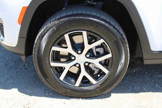 new 2025 Jeep Grand Cherokee L car, priced at $42,015
