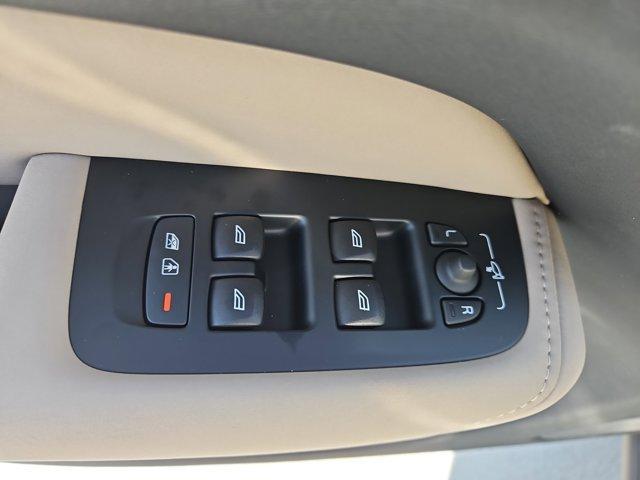 new 2026 Volvo XC60 car, priced at $58,660