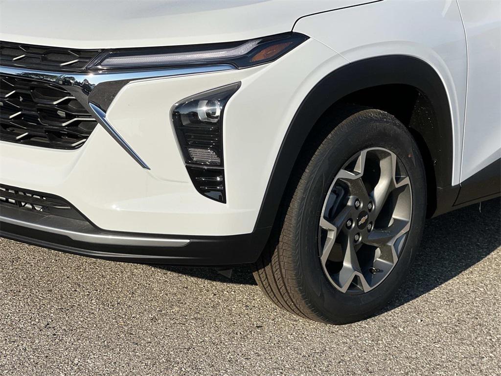 new 2025 Chevrolet Trax car, priced at $23,454