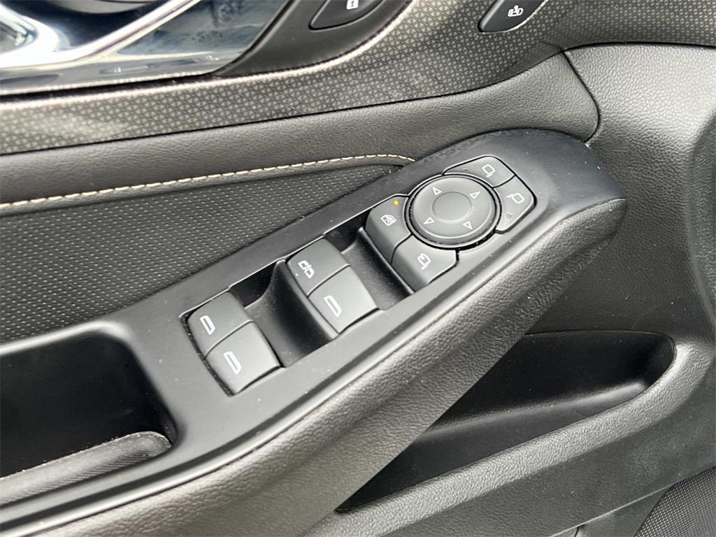 used 2023 Chevrolet Traverse car, priced at $33,000