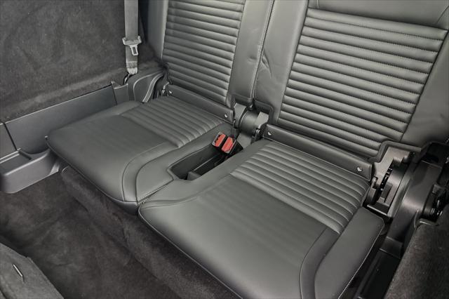 2023 Lantau Bronze Land Rover Discovery