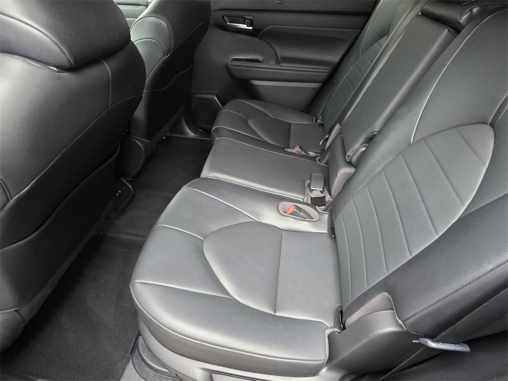 used 2021 Toyota Highlander Hybrid car, priced at $28,413