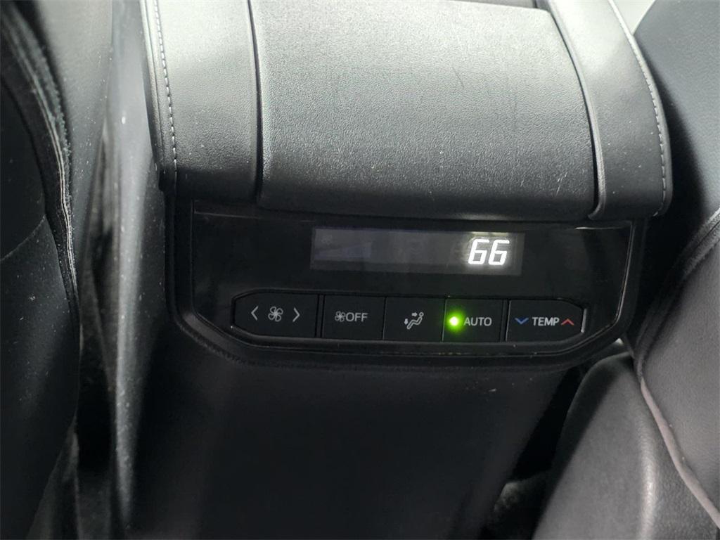 used 2021 Toyota Highlander Hybrid car, priced at $28,413