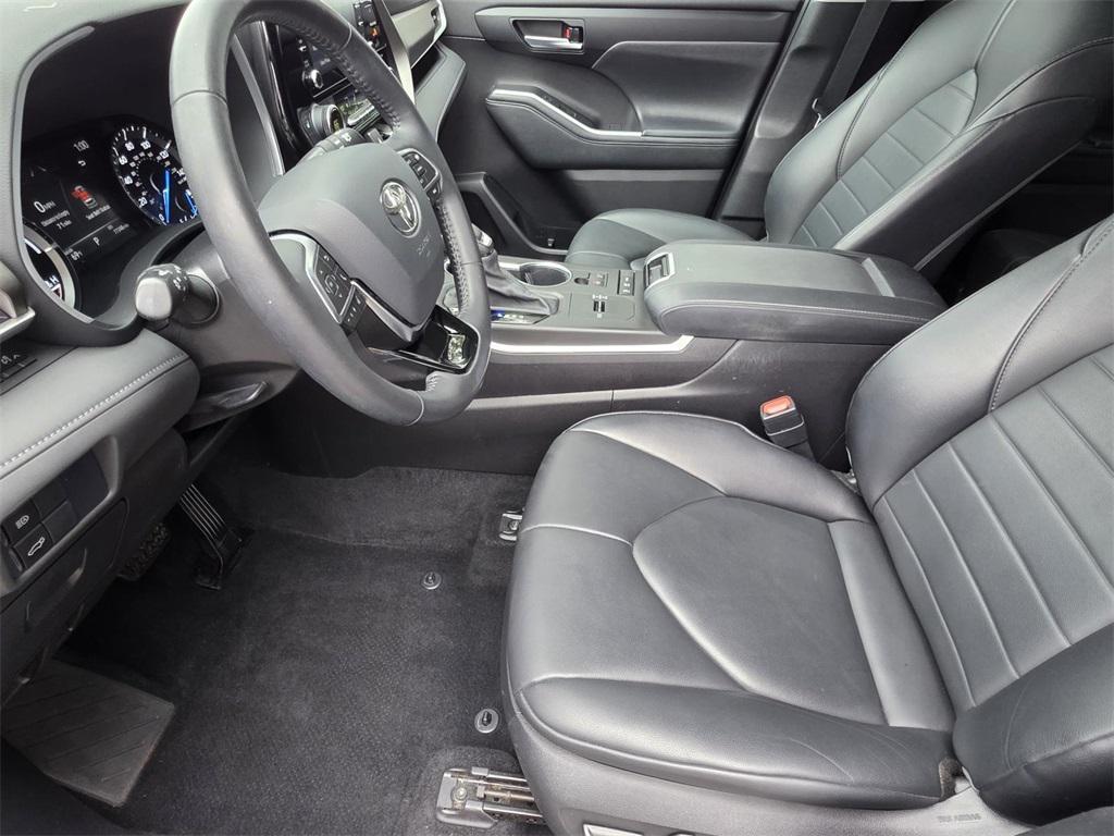 used 2021 Toyota Highlander Hybrid car, priced at $28,413