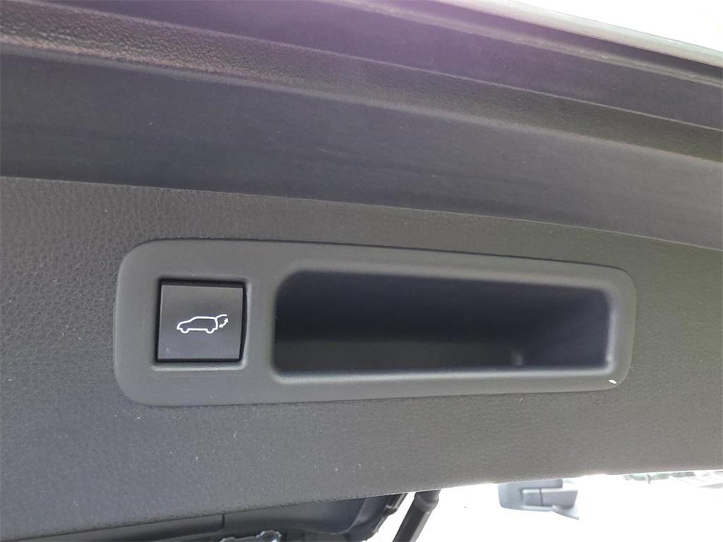 used 2021 Toyota Highlander Hybrid car, priced at $28,413