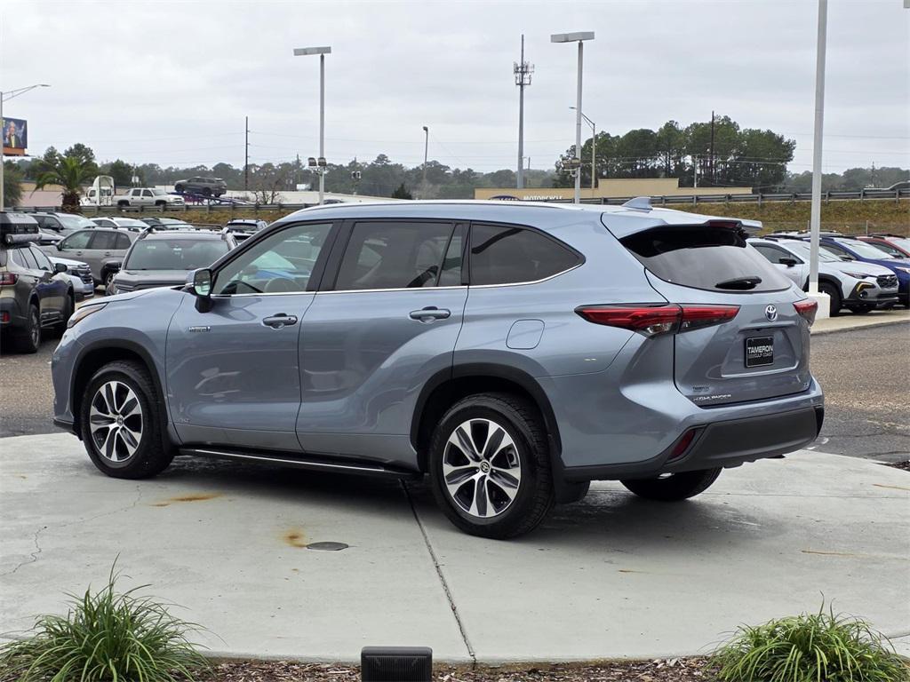used 2021 Toyota Highlander Hybrid car, priced at $28,413