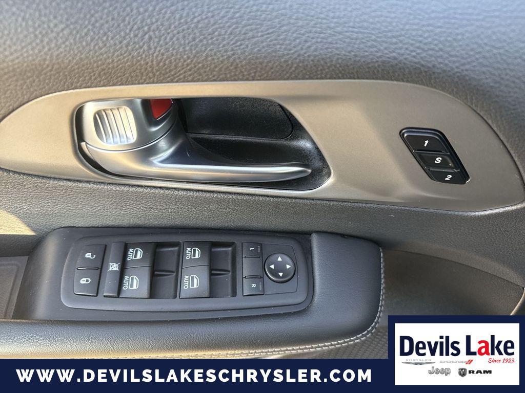 used 2025 Chrysler Pacifica car, priced at $32,596