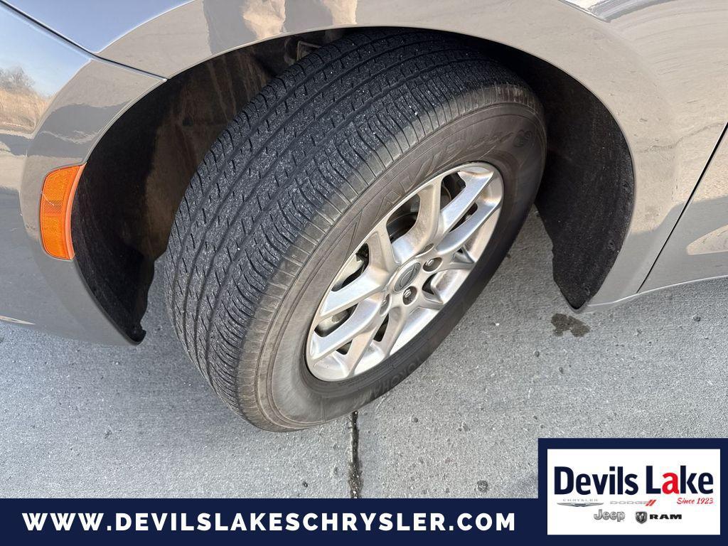 used 2025 Chrysler Pacifica car, priced at $32,596