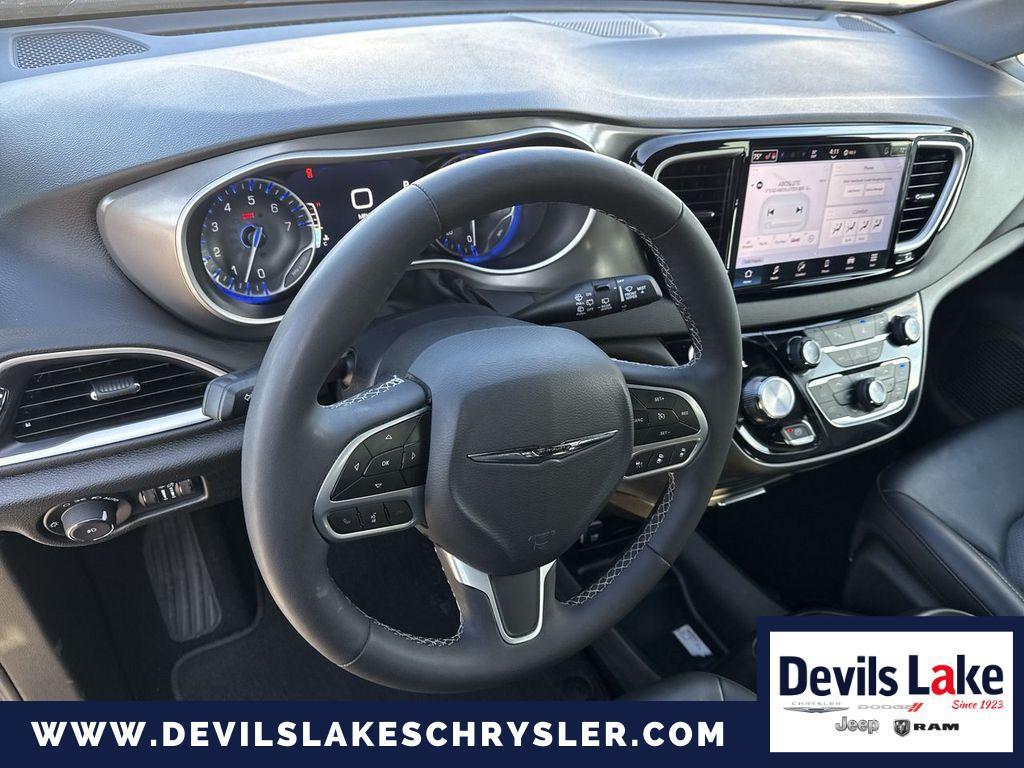 used 2025 Chrysler Pacifica car, priced at $32,596