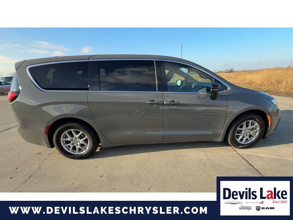 used 2025 Chrysler Pacifica car, priced at $32,596