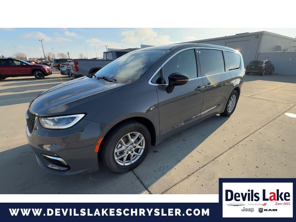used 2025 Chrysler Pacifica car, priced at $32,596