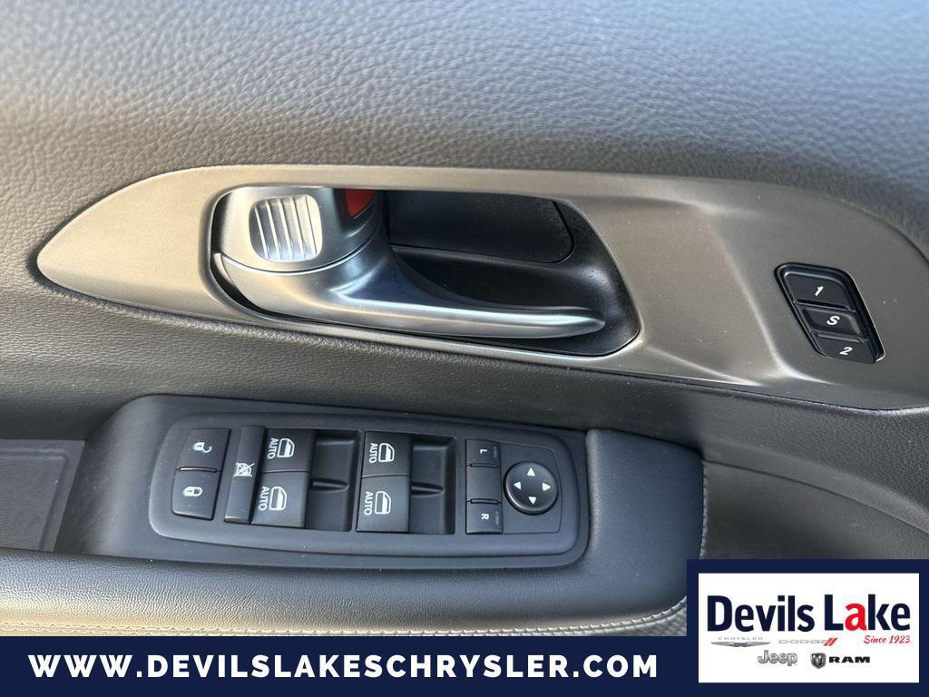 used 2025 Chrysler Pacifica car, priced at $31,696