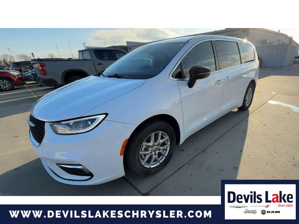 used 2025 Chrysler Pacifica car, priced at $31,696