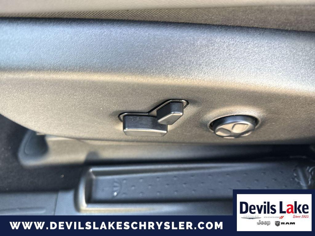 used 2025 Chrysler Pacifica car, priced at $31,696