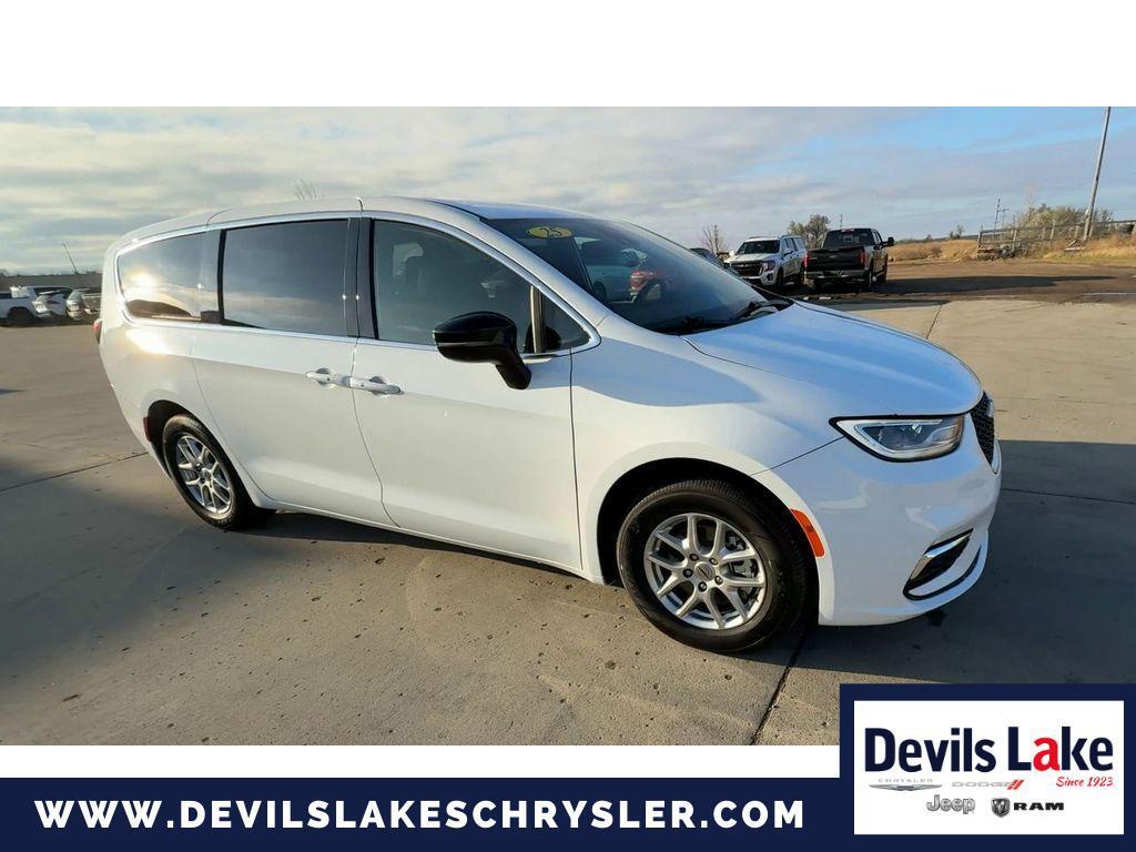 used 2025 Chrysler Pacifica car, priced at $29,580