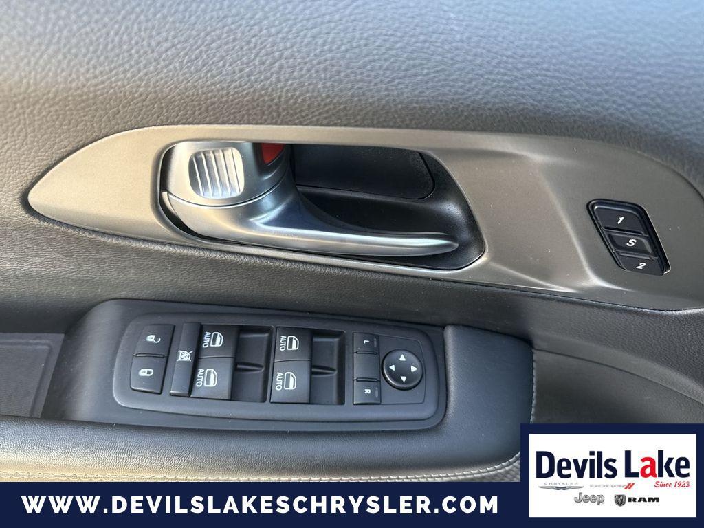 used 2025 Chrysler Pacifica car, priced at $29,580