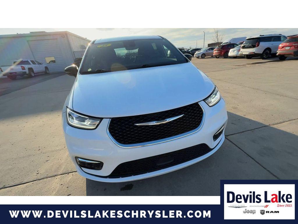 used 2025 Chrysler Pacifica car, priced at $31,696