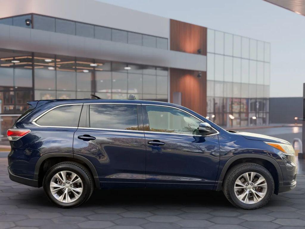 used 2015 Toyota Highlander car, priced at $12,490