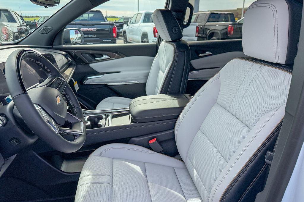 new 2026 Chevrolet Traverse car, priced at $61,005